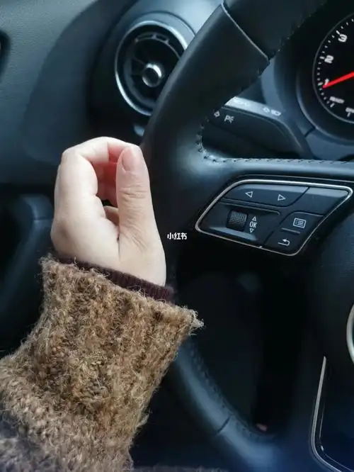 多少w的车方向盘是自动加热的