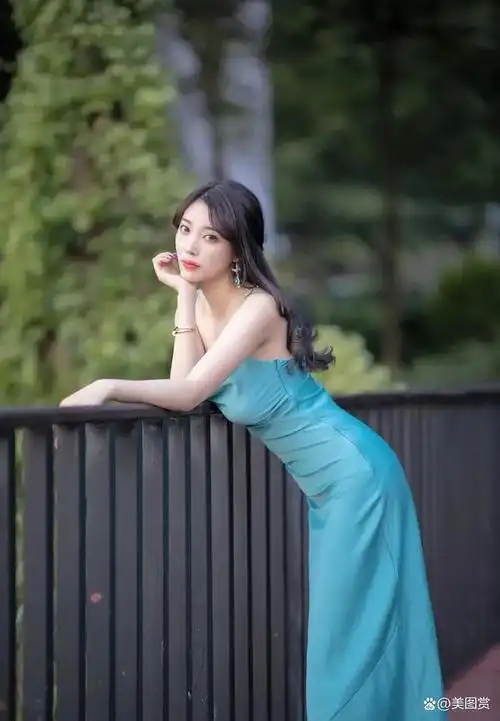 美女高雅写真:美女妖且闲,采桑岐路间.柔条纷冉冉