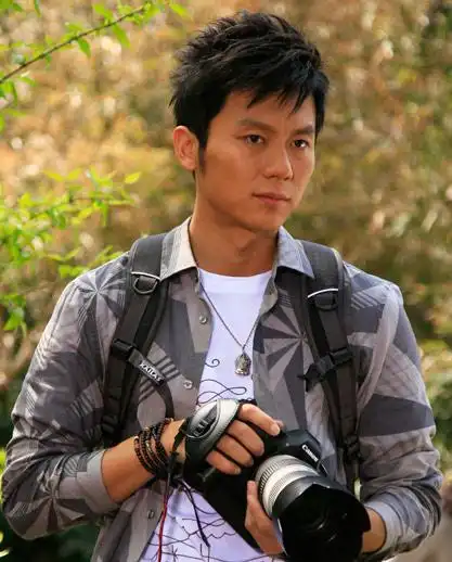 李晨早期摄影照片曝光,宝贝相机抢风头