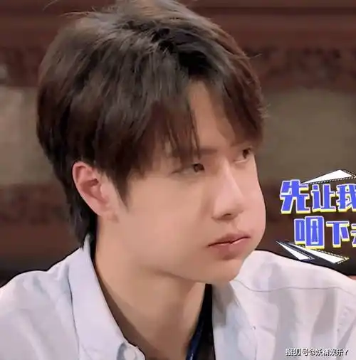 原创王一博奶膘藏不住外国粉丝用yeekies形容凭奶膘走向国际