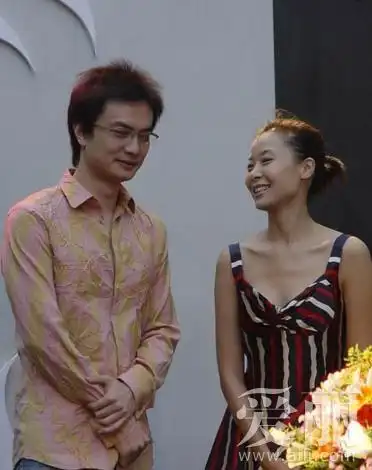 李泉黄龄兄妹恋差18岁 黄龄妆前差别大被疑整容_新浪四川时尚_新浪