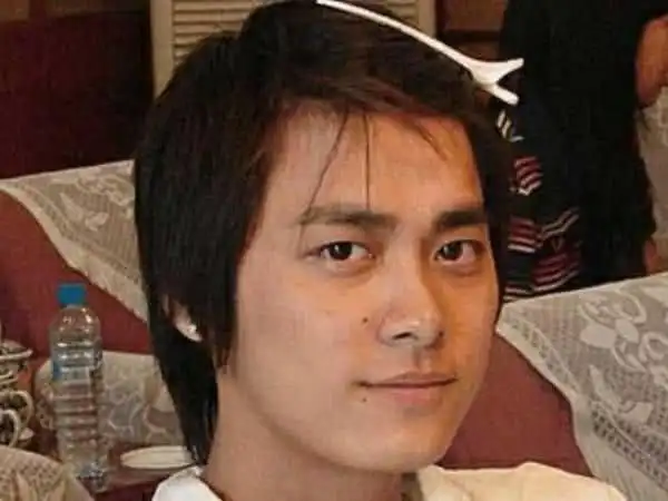 在《老炮儿》里帅的发光的吴亦凡,素颜照还是比较路人的.