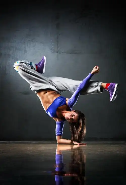 艳丽着装街舞美女人物摄影高清图片