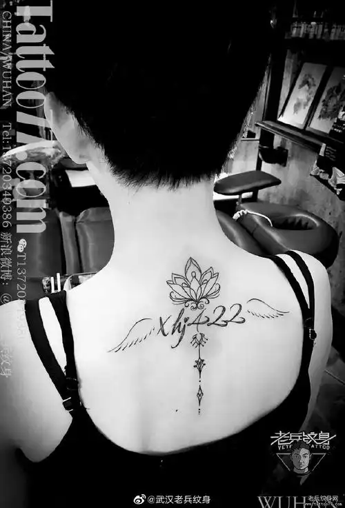 后背莲花翅膀英文纹身作品