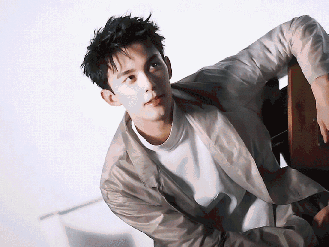 吴磊新剧牛仔外套造型路透##吴磊在暴雪时分##吴磊林亦扬