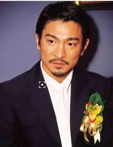 刘德华自伤后首次公开亮相,和粉丝互动,成话痨