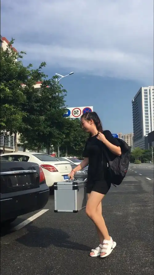 我说现实就是不能没有钱,自从干了清洗这个行业,不仅改善生活了