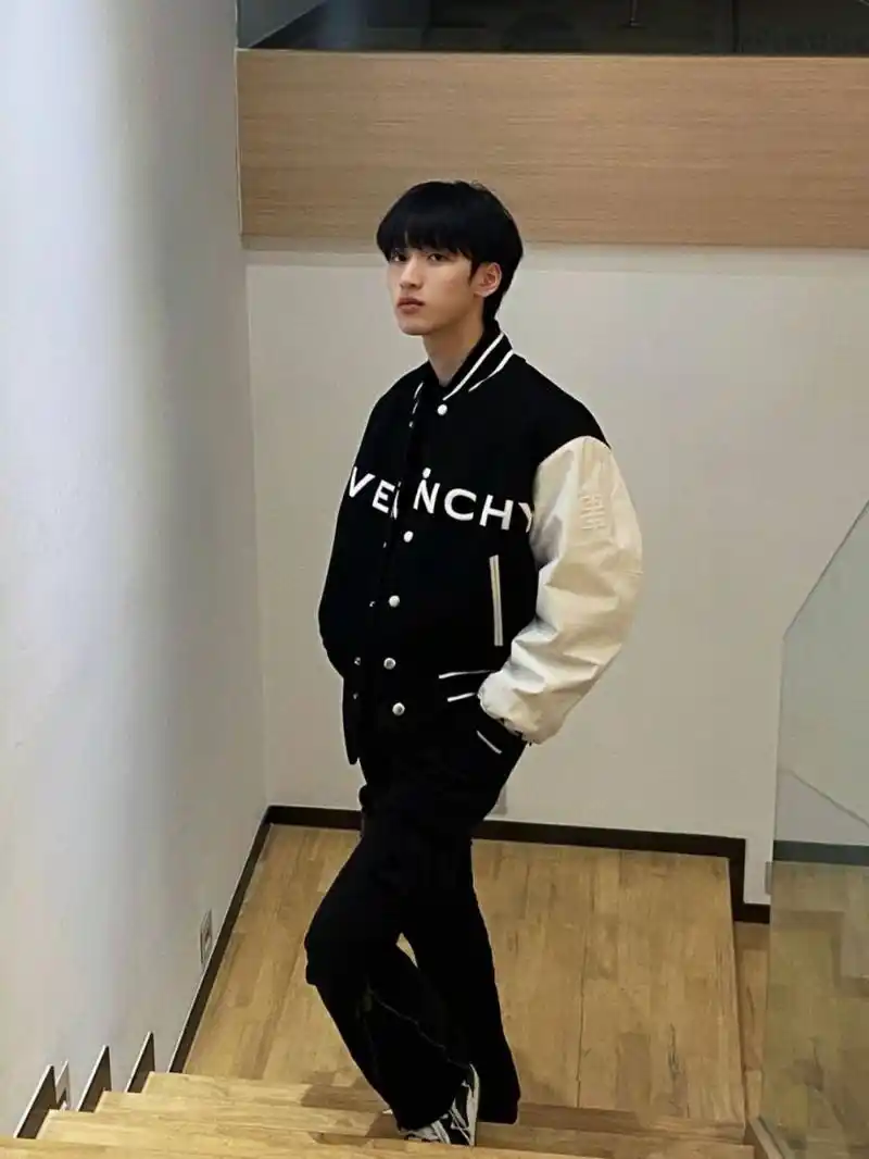 严浩翔|私服分享,秋冬男友已送达94 说到冬日穿搭当然少不了毛衣啦