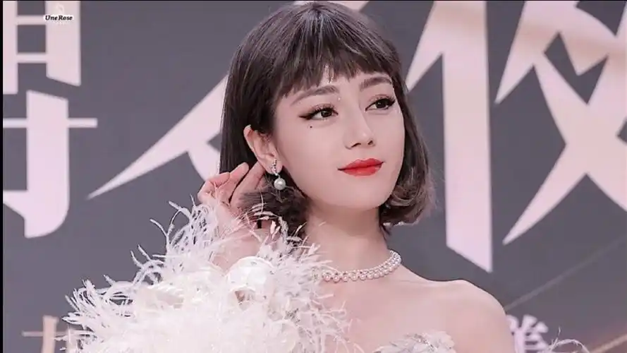 迪丽热巴的红毯造型,真是无话可说!