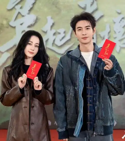 迪丽热巴,陈星旭cp名"星巴克" ,两大浓颜站一起真是养眼