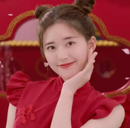 赵露思为证明身材好,故意穿小一码旗袍,这腰细到我崩溃