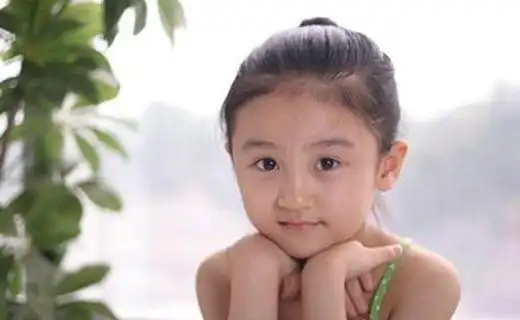 她四岁出道,六岁登上央视春晚,却因为一个角色被骂