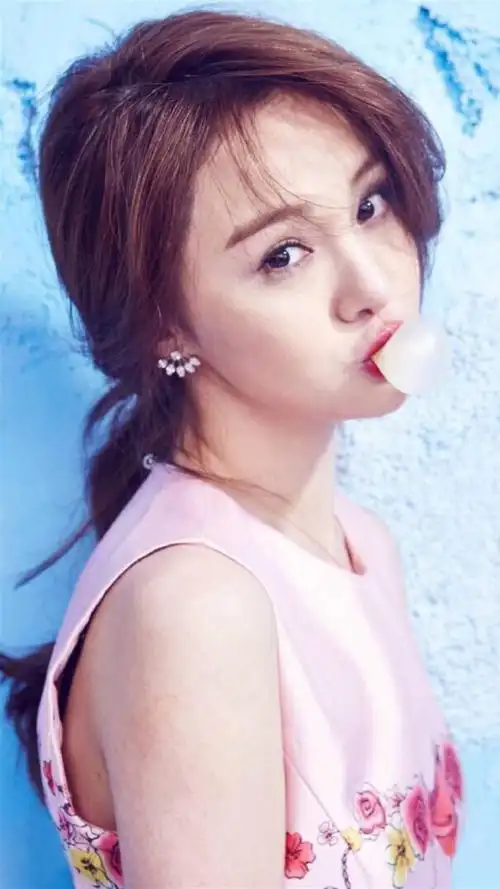 郑爽俏皮可爱写真