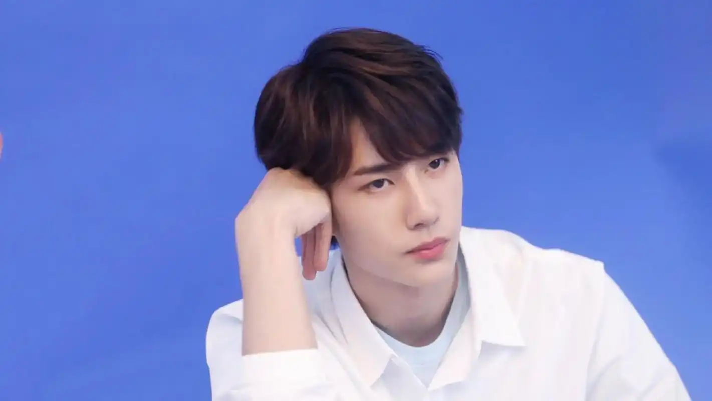 王一博 衬衫yyds 温柔系男友 #王一博白衬衫  - 抖音