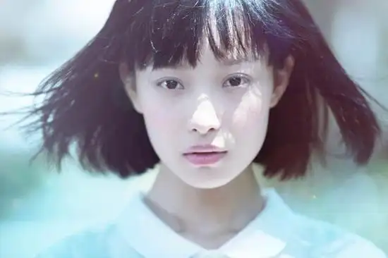 倪妮彭于晏演绎初恋小事 片场互损似回到校园