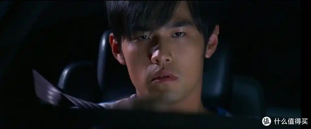 影片中,周杰伦的表演自然真实,将藤原拓海的青涩,执着与坚韧展现得