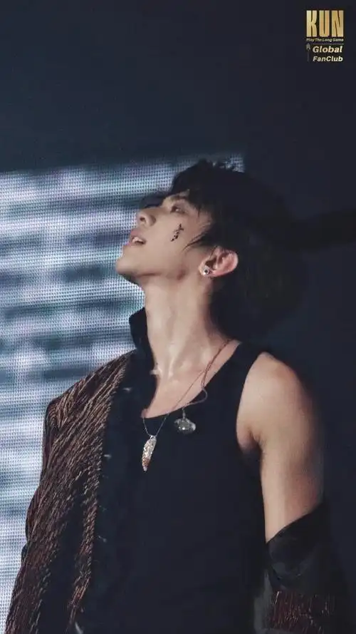 可太帅了!衣服一脱,肌肉登场    #蔡徐坤#ride or die至死不渝-蔡徐坤