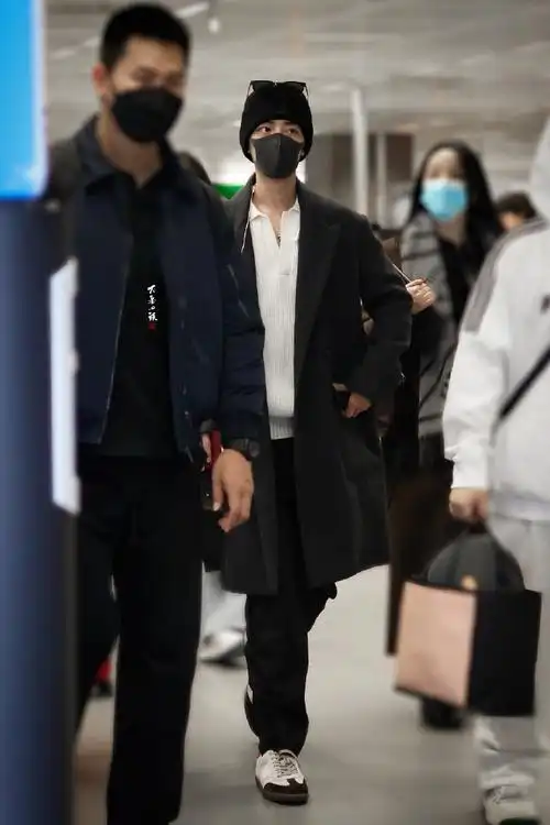 肖战晚宴穿搭##肖战晚宴的衣服穿到了机场