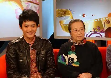 他是容嬷嬷的"儿子",出道15年无人知晓,媳妇却"人尽皆知"_王雨_李明启