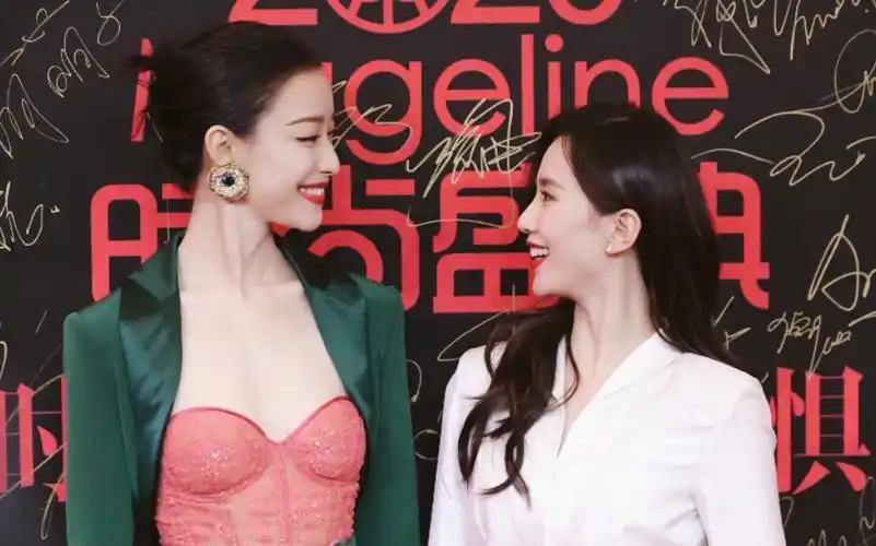 红毯互动甜蜜混剪|十指紧扣和温柔对视都只给你|倪妮×刘诗诗_哔哩