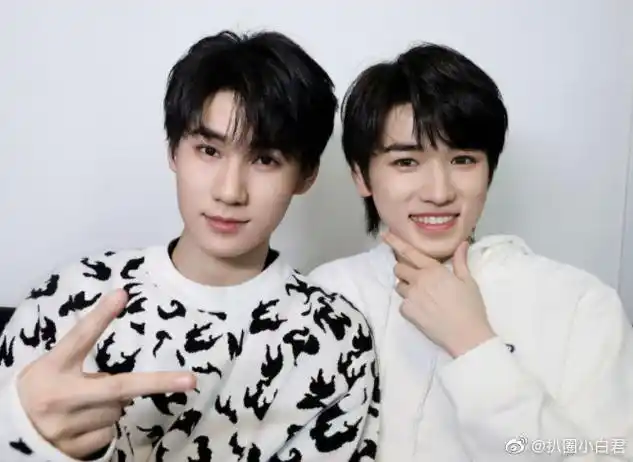 宋亚轩晒合照为张真源庆生