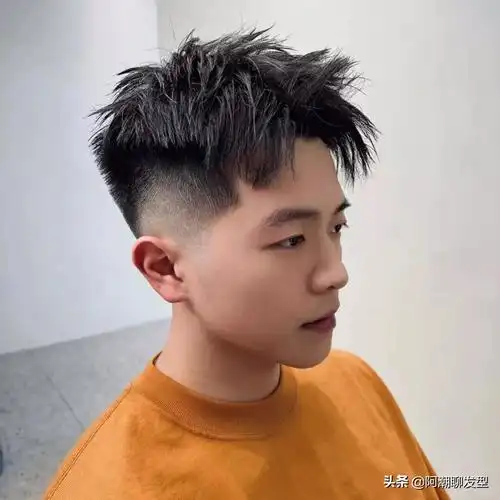 学生碎盖头发型图片(试试这3款剪完帅气涨颜值)-72情怀网