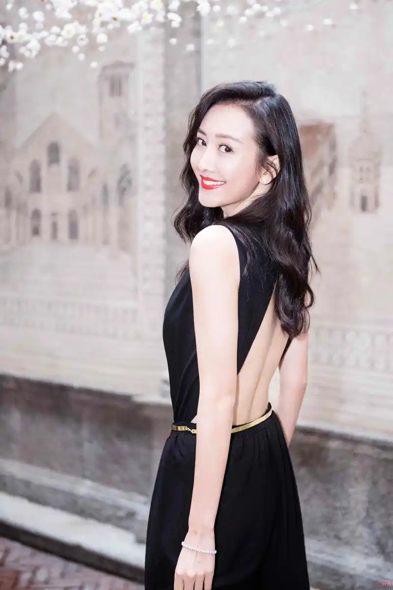 40岁王鸥再曝丑闻!"三寸黄泥地"中"现世报"轮番上演?