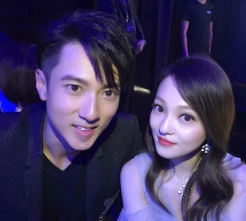 张韶涵晒自拍35岁的张韶涵是如何保持童颜的