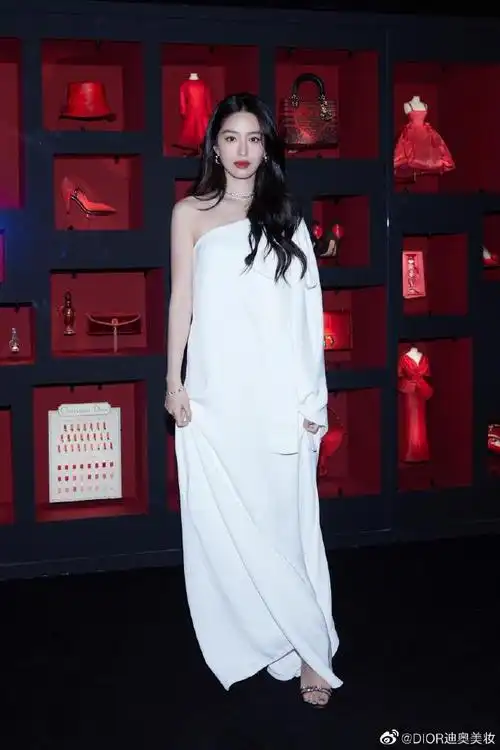 迪奥上海国际电影节##迪奥品牌大使杨采钰##迪奥烈艳蓝金唇膏