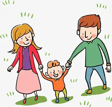 走在草地上手拉手的一家三口