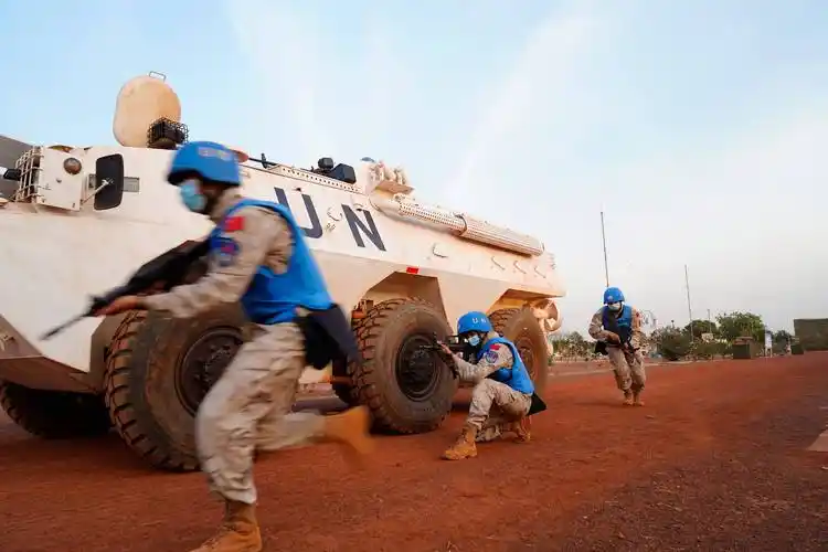 中国第十二批赴南苏丹维和工兵分队春节期间坚守战位_演练_应急_防卫
