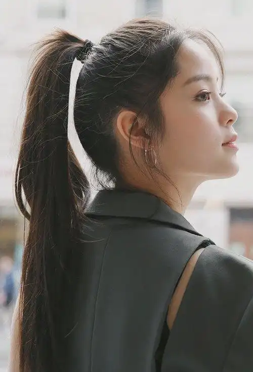 圆脸女生怎么扎马尾辫 国民风范的女生扎发设计