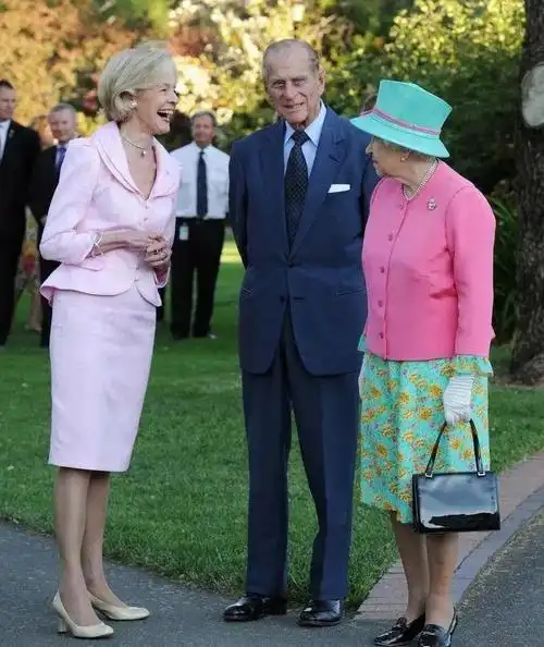 件件经典,如同看完英国近百年历史!_伊丽莎白女王