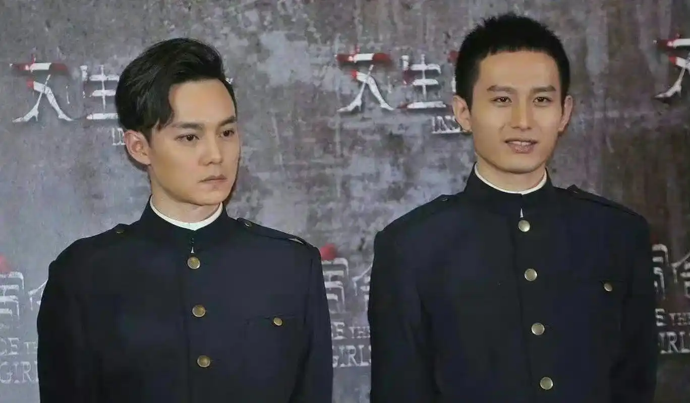 尹正成毅同框旧照 两人变化都挺大的  #尹正成毅同框旧照