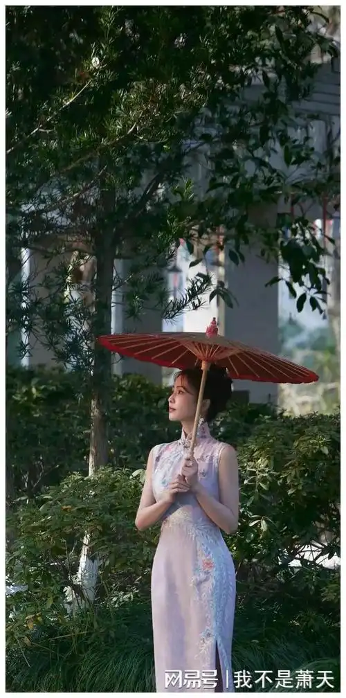 古装美人白鹿身着旗袍展现妖娆身姿