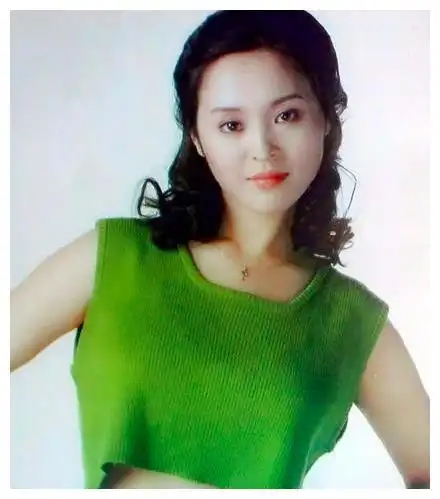 此人是蓝齐格格的扮演者胡天鸽.