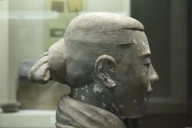 为何秦始皇兵马俑中有一个绿脸俑?