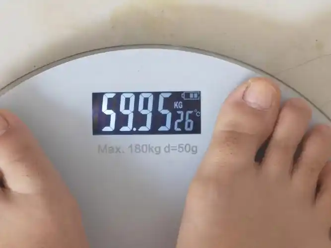 体重量了几次都不太一样,于是我选择了最轻的把体重器也给充了充电