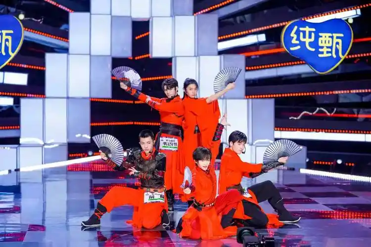 创造营2021国风舞台引爆全场黑金训练生韦语节rap耳目一新