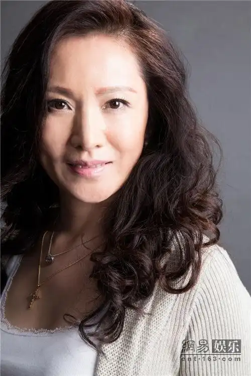 《对号入座》热拍 知性董慧与"鬼"亲密接触