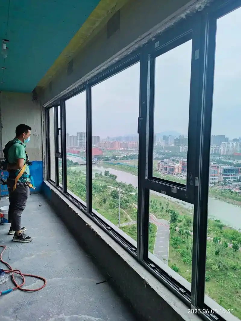 财信25楼安装.#系统门窗 #封阳台换窗户 #施工现场实拍  - 抖音