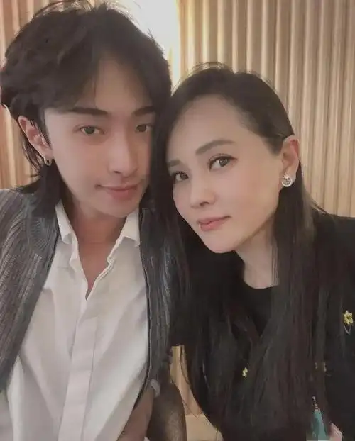 伊能静是个好妈妈,她用行动来证明|秦昊|哈利|女儿|谈恋爱_网易订阅