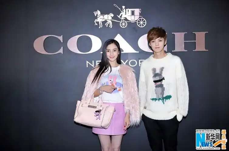 angelababy鹿晗同现身某品牌活动 baby敬业带病站台(组图) (2)
