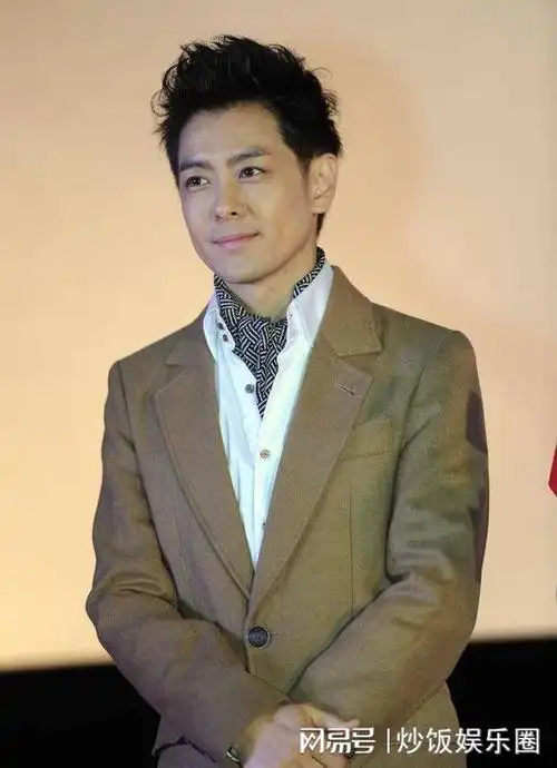 50岁林志颖现身内地参加春晚!晒爱心照感谢粉丝,状态年轻颜值高