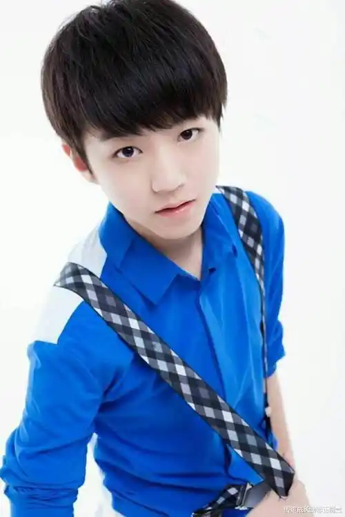 黄晓明谢霆锋杜海涛等为王俊凯庆生,p图晒合照,他的人缘真好_气质