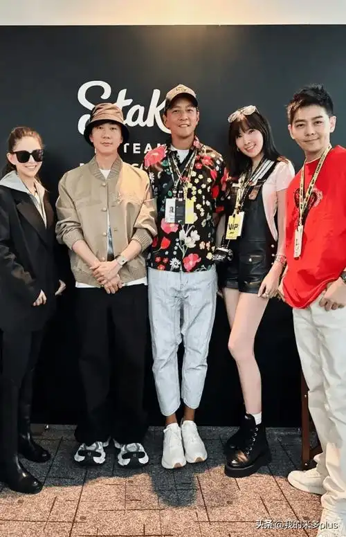 林俊杰晒f1赛场合影,49岁吴彦祖站c位好帅,林志颖吴尊也在场