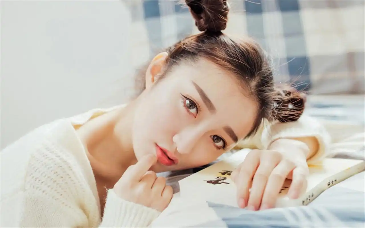俏皮可爱丸子头美少女迷人唯美写真电脑壁纸美女图片