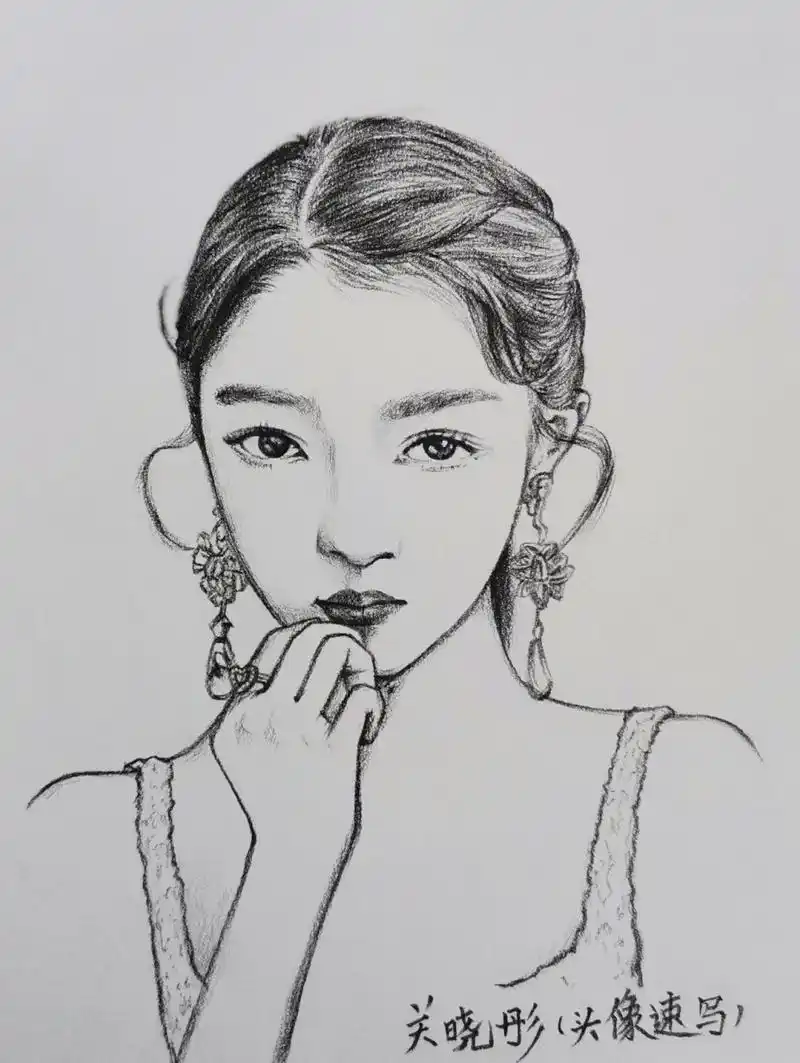 明星国民女孩关晓彤和两位时装模特小素描速写