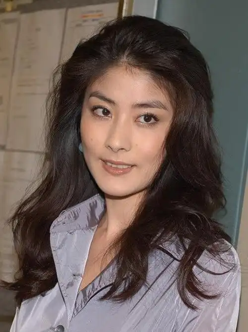 陈慧琳三白眼的人多有极强的人生运势,但也多是凶险的眼相,黑色为水