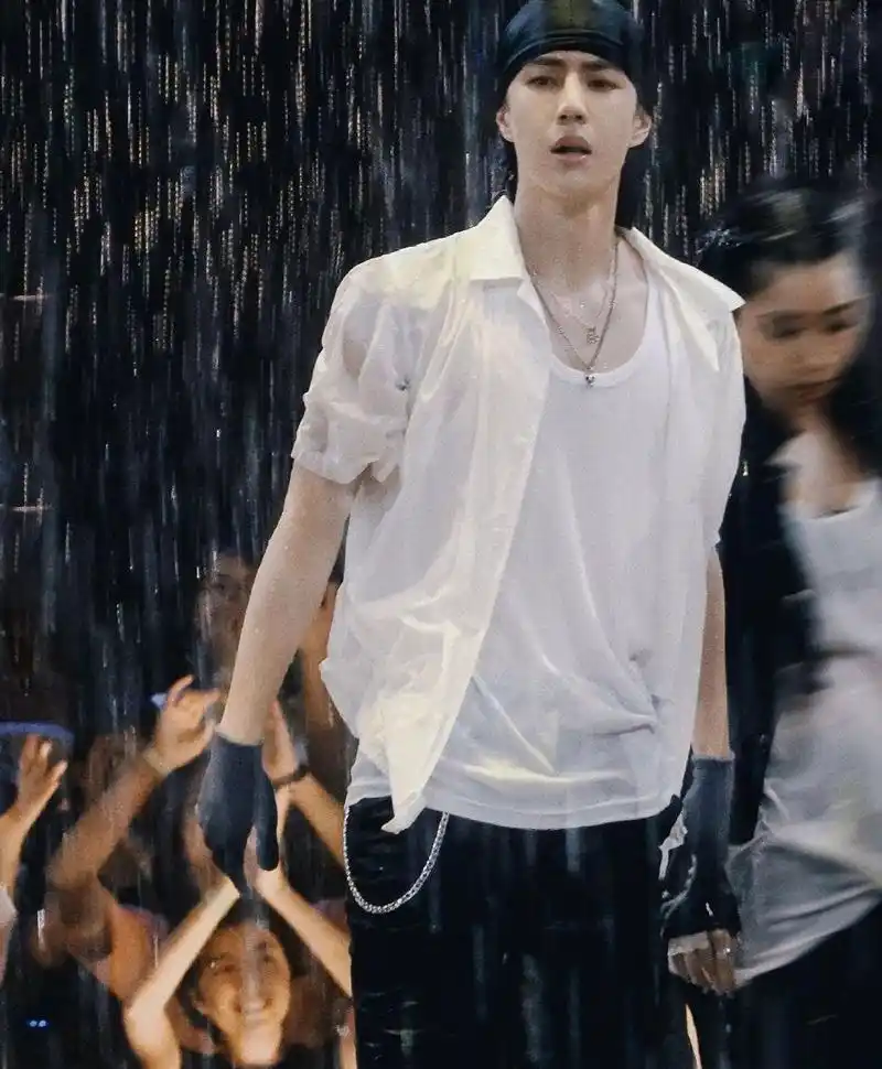 《街舞3》水舞台效果太过惊艳,却忽略了舞者的安全隐患_战队